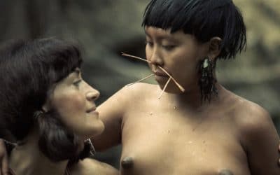 O olhar sensível da mulher que registrou mitos e ritos dos Yanomami